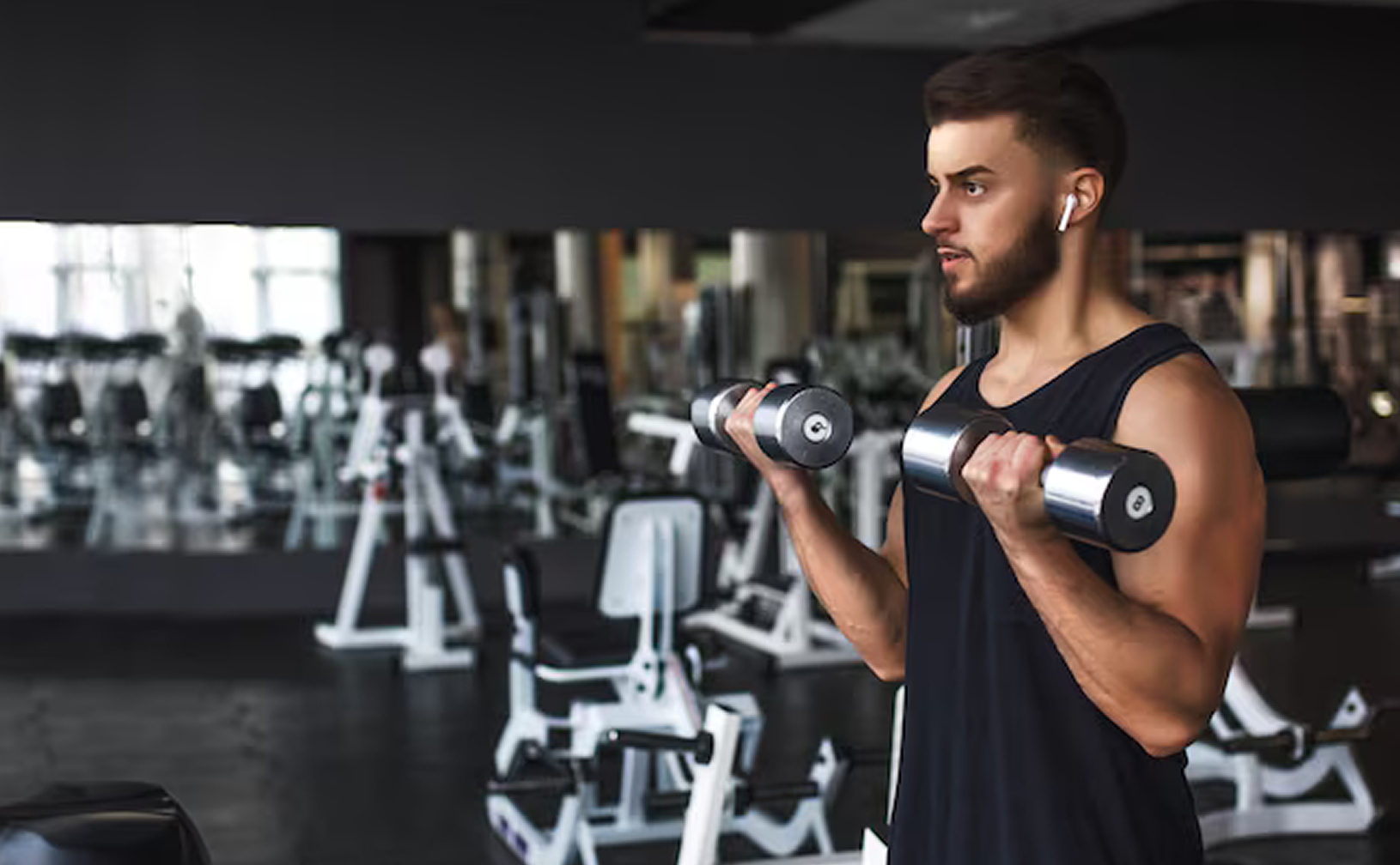 Athlete using creatine supplement for strength training in Belgium