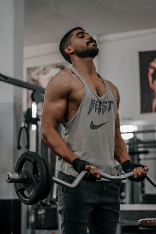 Compléments alimentaires pour soutenir l'alimentation quotidienne, les performances à l'entraînement, la récupération musculaire et les objectifs de remise en forme.
